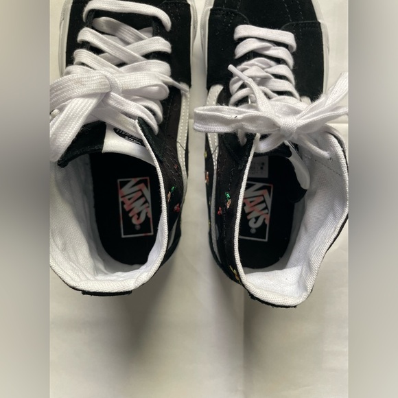 Vans of the Wall Unisex Sneakers - Picture 6 of 11